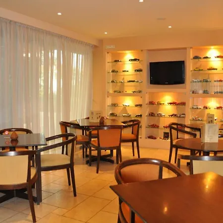 Chris Hotel