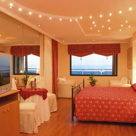 Hotel Nefeli 3*