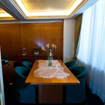 Hotel Oasis 4*
