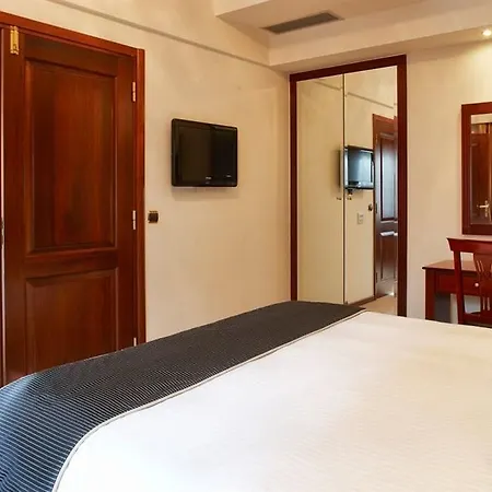 Ava And Otel