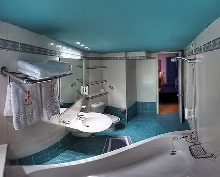 Iniohos Hotel