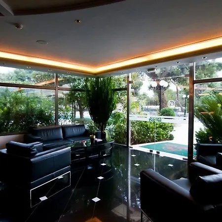 Oasis Hotel 4*