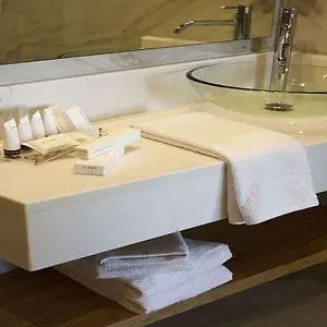 Avenue Hotel 4*