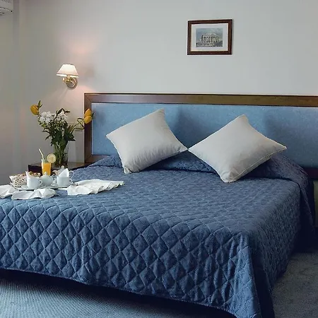Four Seasons Hotell 3*