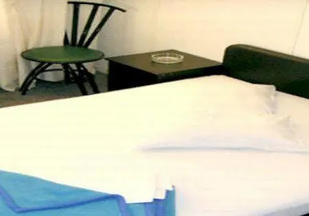Zorbas Hostel *