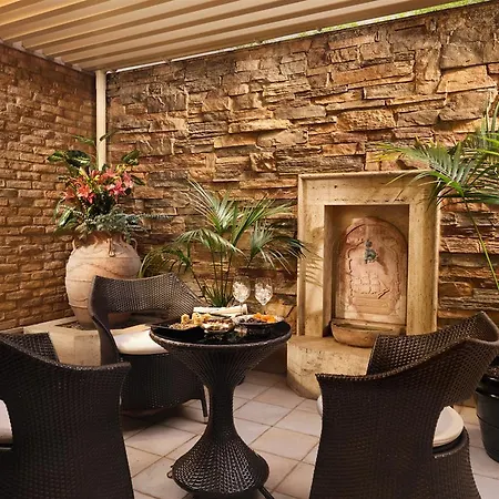 Hotel Holiday Suites
