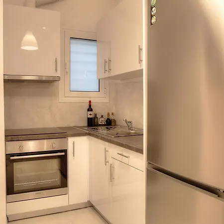Cosy In Glyfada Center Apartment