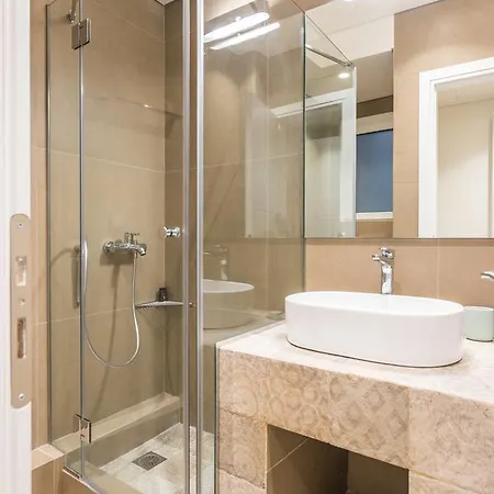 Hiend 4th Floor 1bdr Apartment *