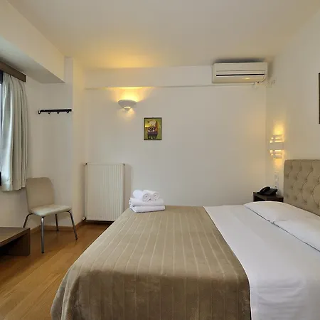 Dryades & Orion Hotel 2*