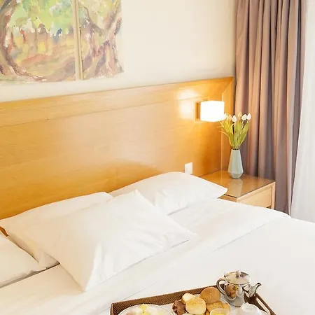 Athinais Hotel