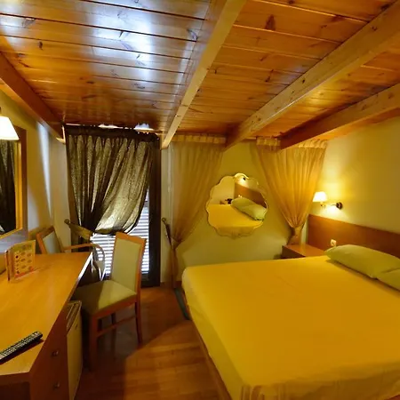 Hotel Chris 2*