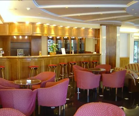 Oasis Hotel 4*
