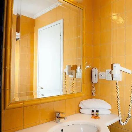 London Hotell 3*