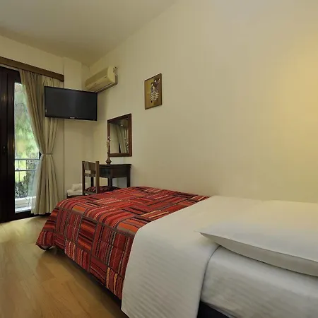 Dryades & Orion Hotel 2*