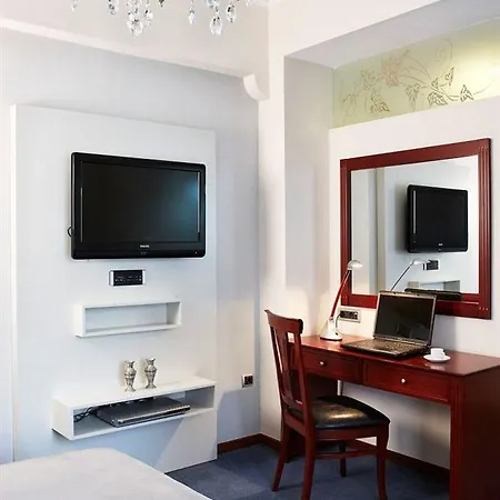 Hotel Ava And