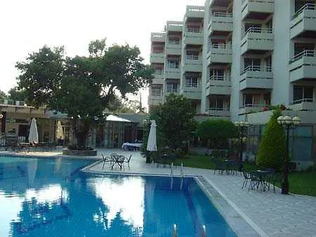 Oasis Hotel 4*