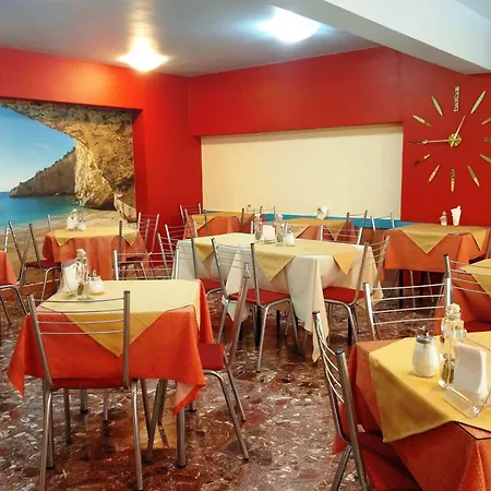 Vienna Hotel 2*