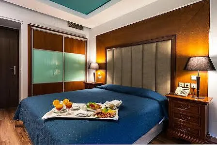 Oasis Hotel 4*