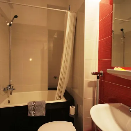 Vienna Hotel 2*