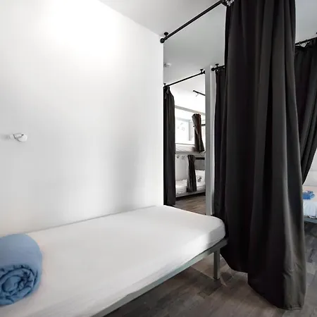 Bedbox Hostel *