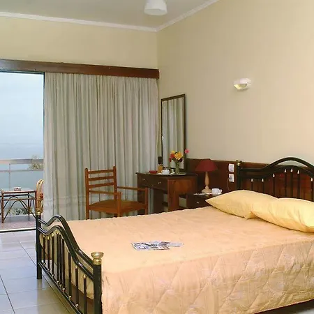 Calamos Family Club Hotel 3*