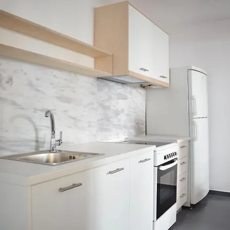 Stylish, Basement With Roof Access - Ep9b
