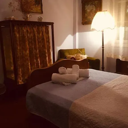 Quinta Hostel Athens