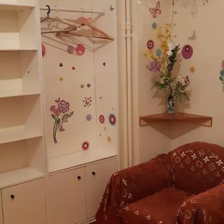 Gazde/Camere de închiriat For Rent Atena