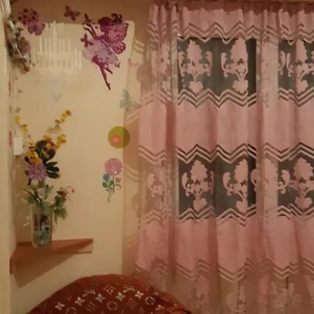 Gazde/Camere de închiriat For Rent *
