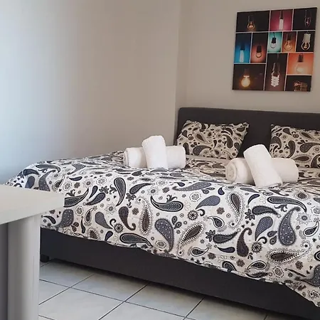 Palette Alice Blue - Center, 3 Bd, 2 Bath Appartement *