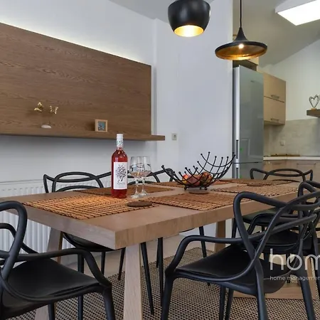 137sqm Homm With Acropolis View 7ppl * Athènes