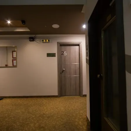 Minoa Hotel 3*