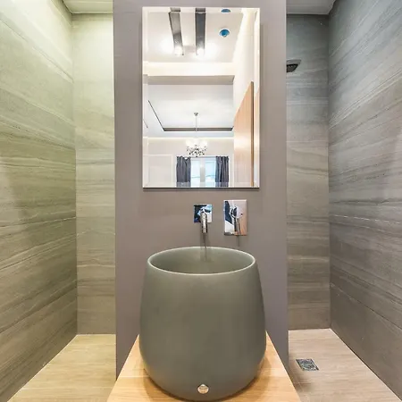 Syntagma Luxury Living One “ll1” דירה *