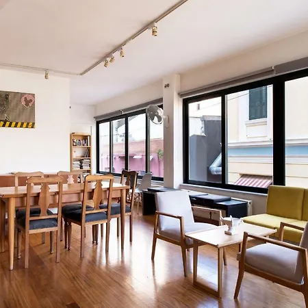 Apartment Artistic 2 Bedroom Apt In Centre! La1