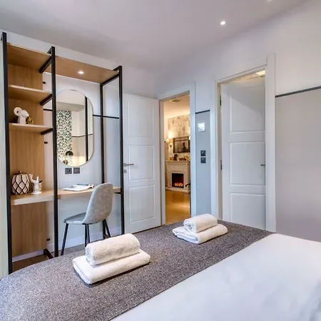 The Pinnacle 5* Ateny