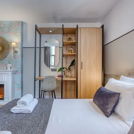 The Pinnacle 5* Ateny