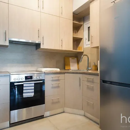 Apartment 58sqm Renovated Homm In Agkilis Street *
