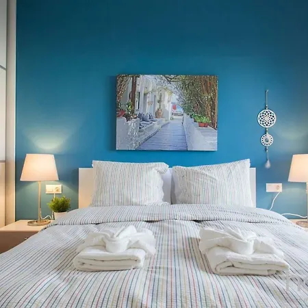 Apartment 58sqm Renovated Homm In Agkilis Street *