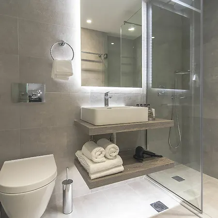 Acropolis Hotel 2*