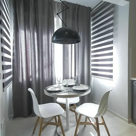 Acropolis Hotel 2*