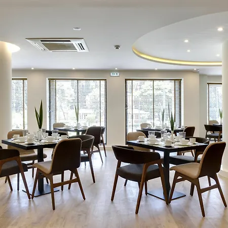 Avenue Hotel 4*