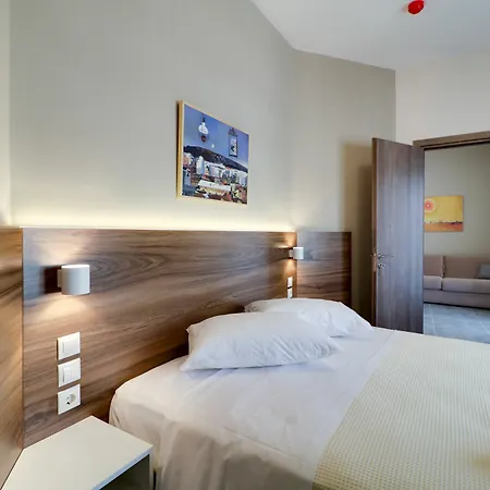 מלון דירות Comfort 4*