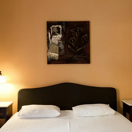 Elizabeth Hotel 2*