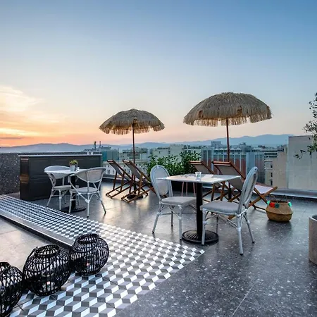 The Pinnacle Atenas