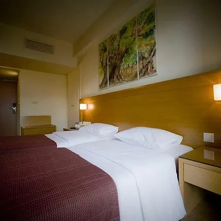 Athinais Hotel