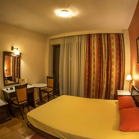 Chris Hotel