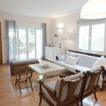 Affordable Luxury Garden Apartment *