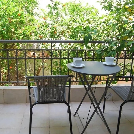 Affordable Luxury Garden Apartment *