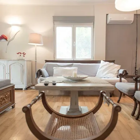 Affordable Luxury Garden Apartment *
