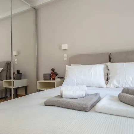 Acropolis Museum - Modern Living Ii *